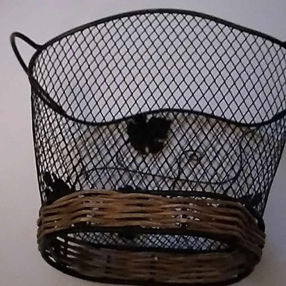 Metal Leaf Basket